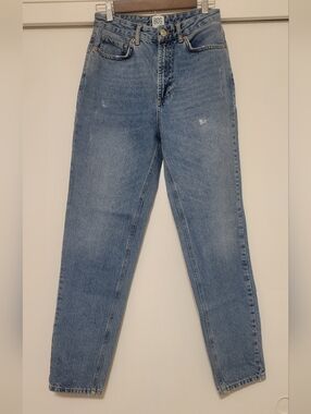 BDG Mom Jeans High Rise Light Wash Size 27 Distressed
